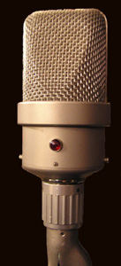 Microphone à condensateur professionnel utilisé par Prise Directe